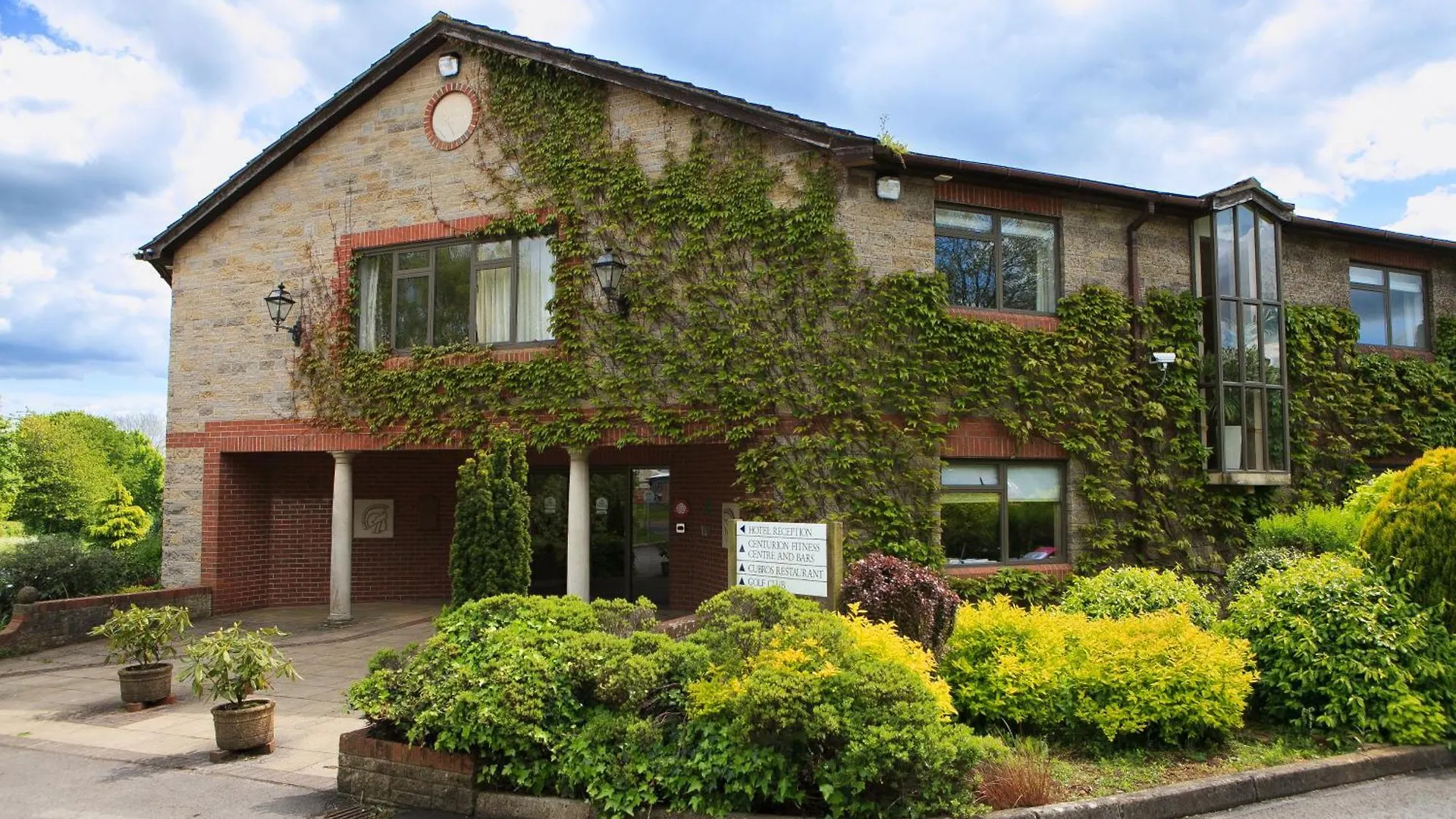 Staying Near St Andrews Church: 4 Four-Star Hotels Compared