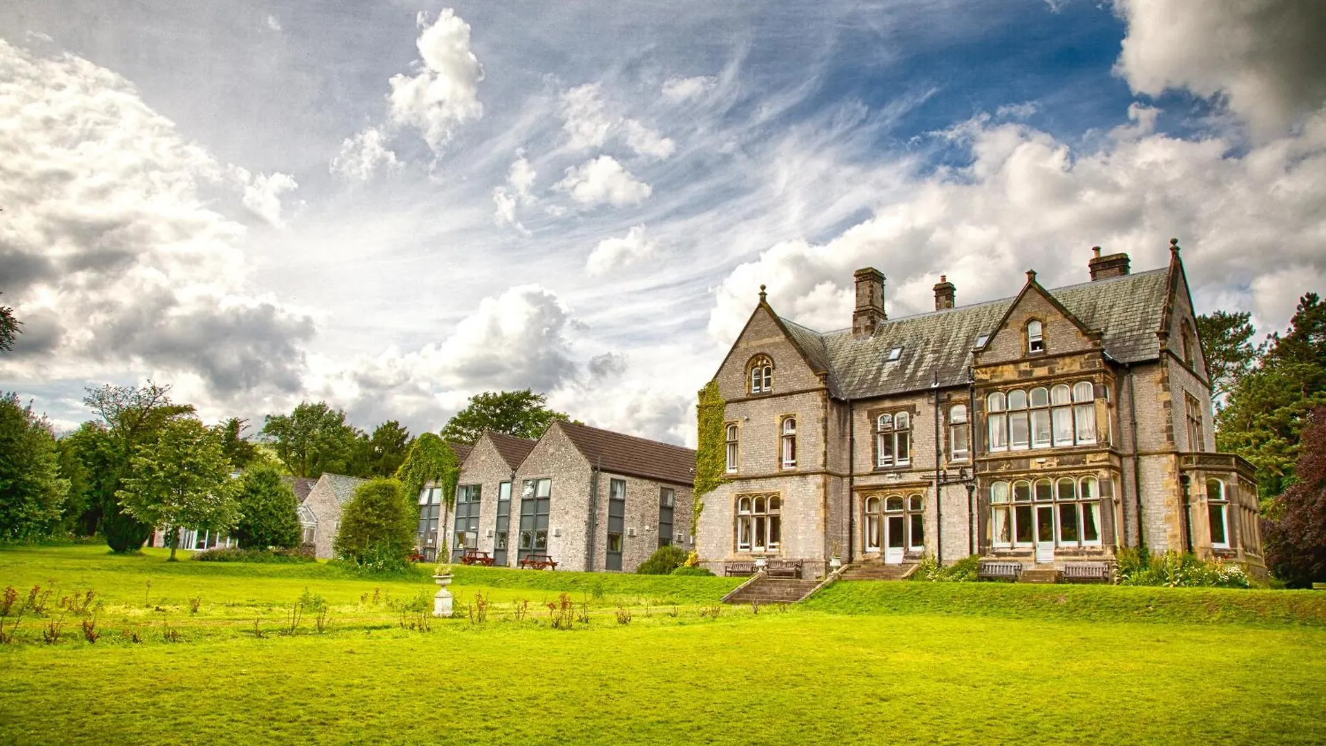5 Smart Central Hotels Near Blue John Cavern Worth Booking