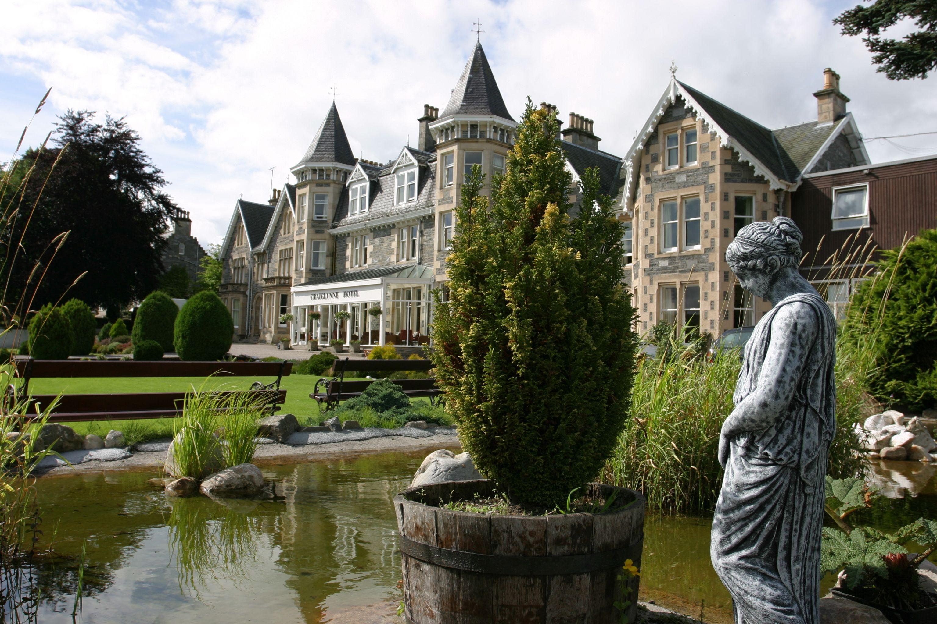 Where to Stay Near Abernethy Golf Club: 4 Budget Hotels