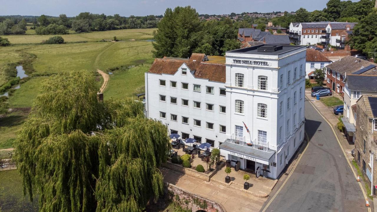 6 Top-Rated Couple Hotels Close to Crooked House Gallery
